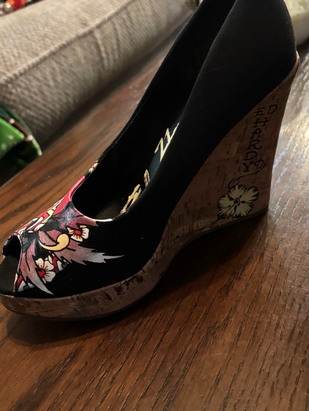 Ed Hardy Cork Wedge Peep Toe Heels Women’s Size 7 Skull Wing Tattoo Y2K Rare - Picture 8 of 13